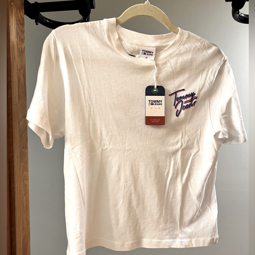 NWT. Tommy jeans Tee. Sz XS